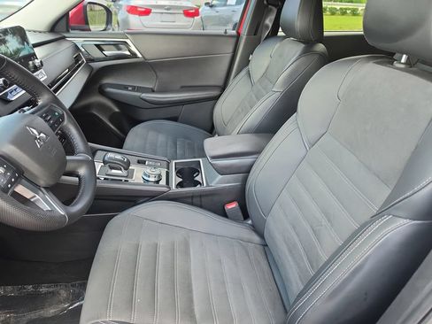 Used 2024 Mitsubishi Outlander SE Black Edition FWD image 17