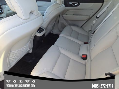 Certified 2023 Volvo XC60 B5 Ultimate w/ Climate Package image 29