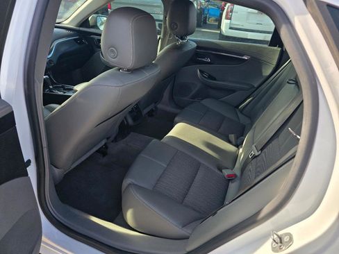 Used 2015 Chevrolet Impala LT w/ Convenience Package image 7