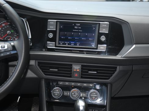 Used 2021 Volkswagen Jetta R-Line FWD image 17