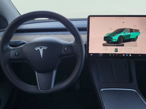 Used 2023 Tesla Model Y AWD image 15