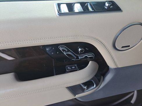 Used 2018 Land Rover Range Rover HSE image 32