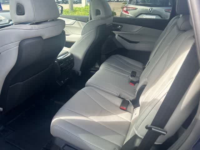 Used 2023 Acura MDX w/ Technology Package FWD image 13