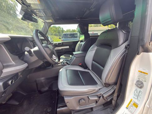 Used 2024 Ford Bronco Black Diamond w/ Sasquatch Package AWD/4WD image 2