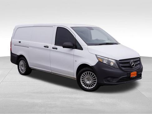 Used 2021 Mercedes-Benz Metris image 2