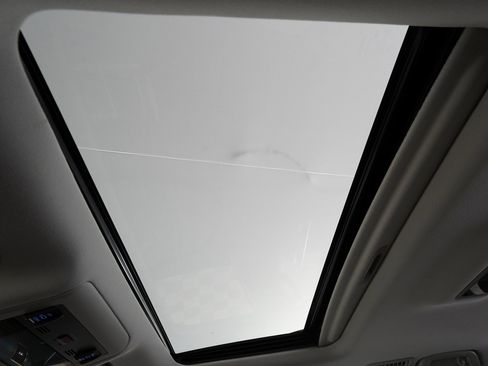 Used 2017 Toyota Land Cruiser image 26