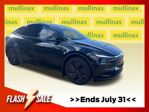 Used 2026 Tesla Model Y Long Range RWD image 1