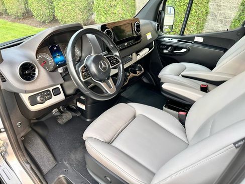 Used 2019 Mercedes-Benz Sprinter 2500 image 15
