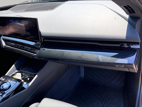 Used 2024 BMW 530i w/ Premium Package RWD image 19