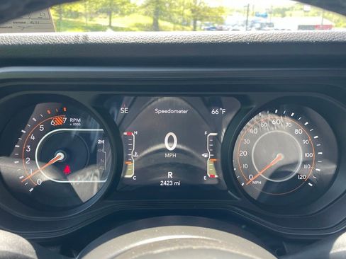 Used 2025 Jeep Wrangler Unlimited Sport AWD/4WD image 38