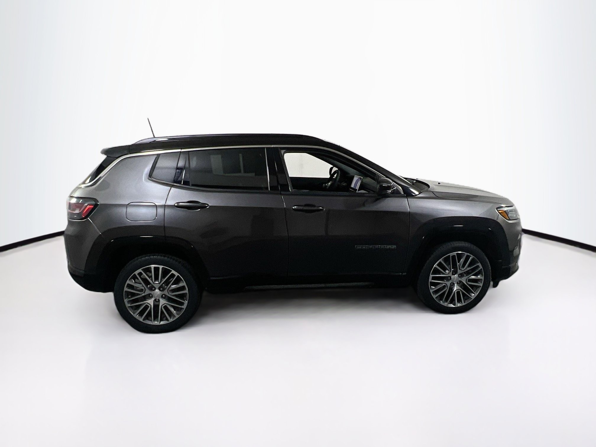 Used 2023 Jeep Compass Limited w/ Elite Group AWD/4WD image 4