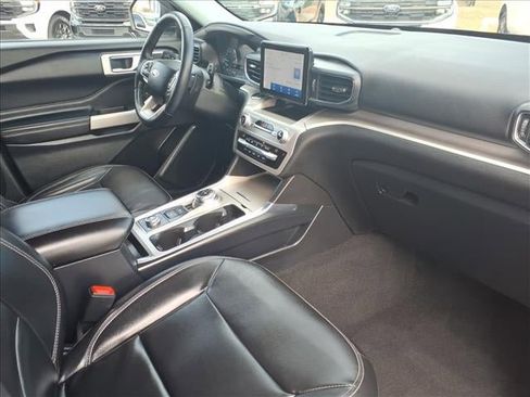 Certified 2021 Ford Explorer XLT w/ Equipment Group 202A image 11