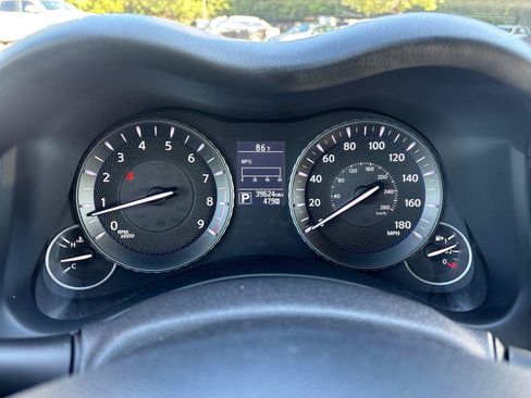 Used 2015 INFINITI Q70 3.7 w/ Technology Package RWD image 21