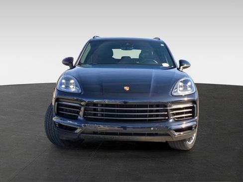 Used 2023 Porsche Cayenne Platinum Edition image 2