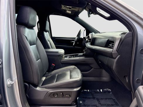 Used 2025 Chevrolet Suburban Z71 AWD/4WD image 29