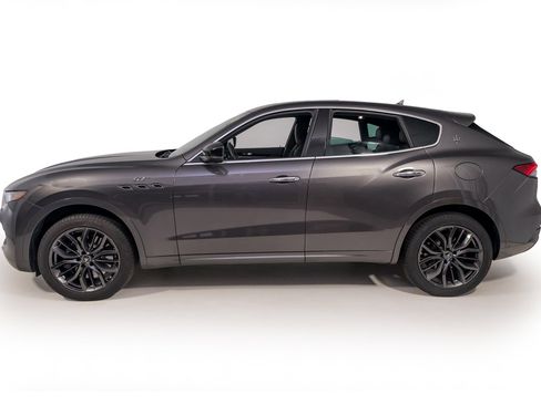 Used 2024 Maserati Levante GT Ultima image 4