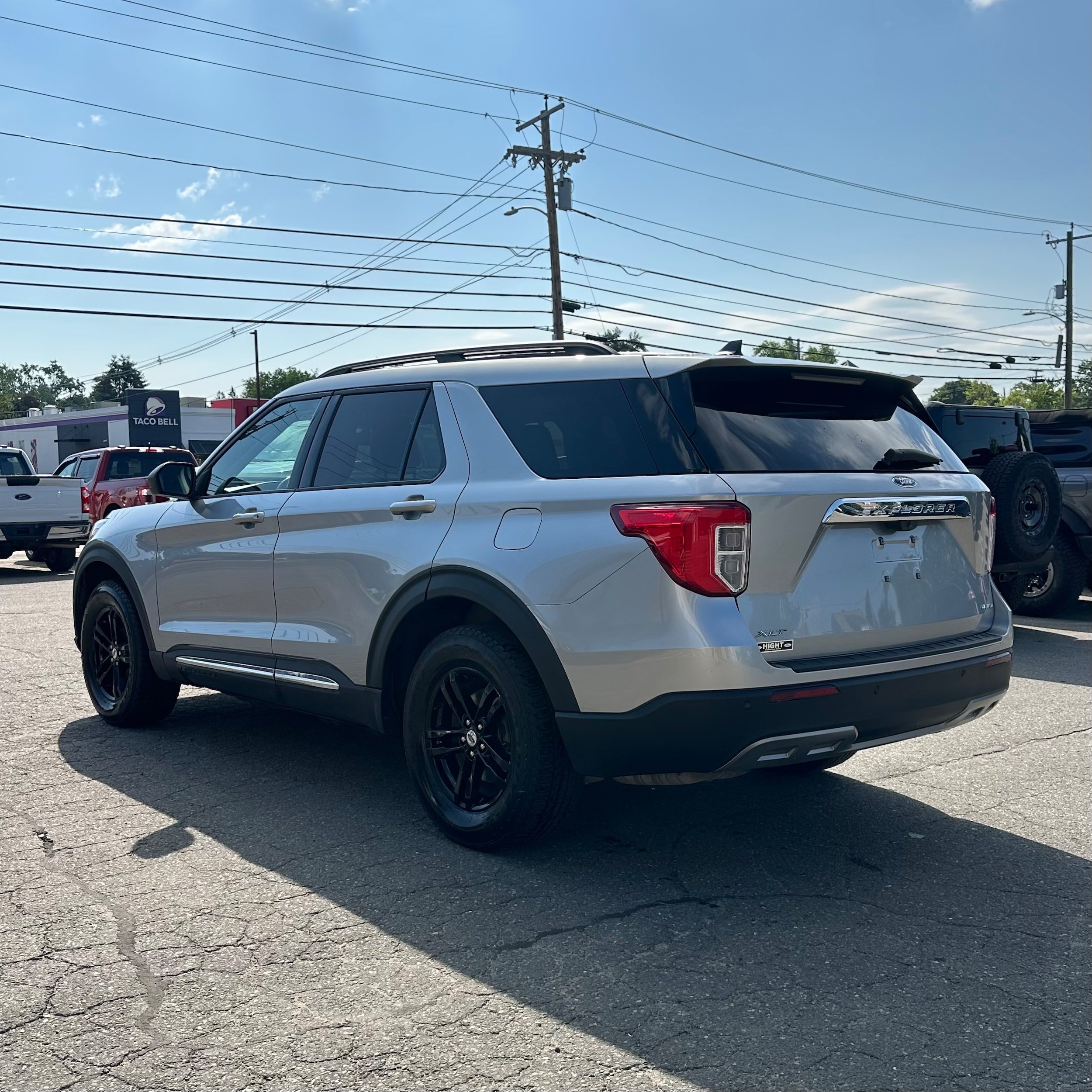 Used 2023 Ford Explorer XLT w/ Equipment Group 202A AWD/4WD image 5