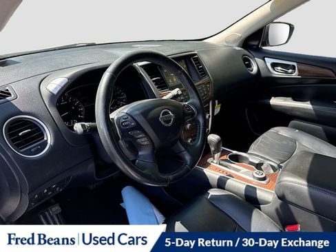 Used 2019 Nissan Pathfinder Platinum image 10