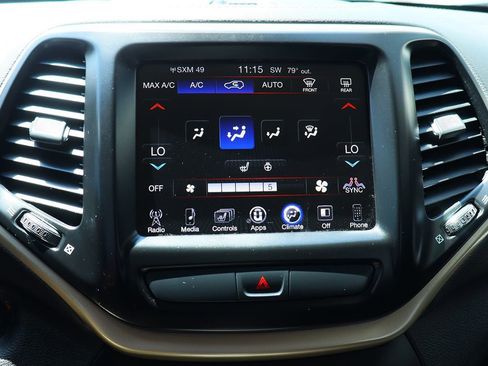 Used 2017 Jeep Cherokee Latitude w/ Comfort/Convenience Group image 47