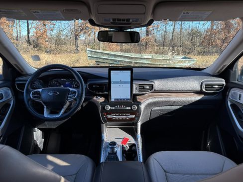 Used 2022 Ford Explorer Limited w/ Limited Technology Package image 33