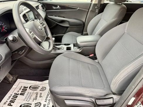 Used 2019 Kia Sorento LX image 10