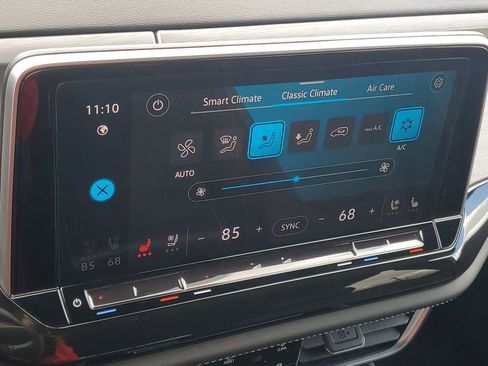 Used 2025 Volkswagen Atlas Cross Sport SE FWD image 21