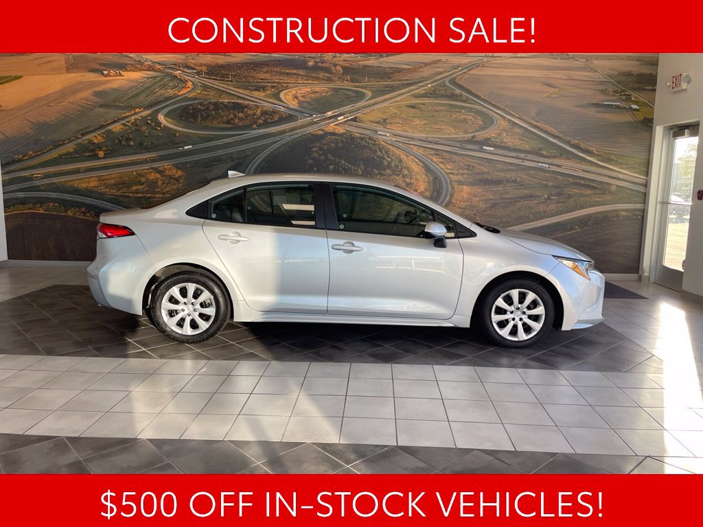 Used 2025 Toyota Corolla LE FWD image 4