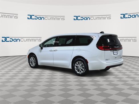 New 2026 Chrysler Pacifica Limited image 6