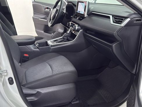 Used 2025 Toyota RAV4 XLE w/ Convenience Package image 18