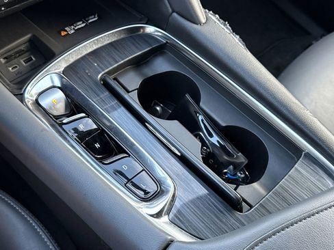 Used 2024 Buick Enclave Premium image 25