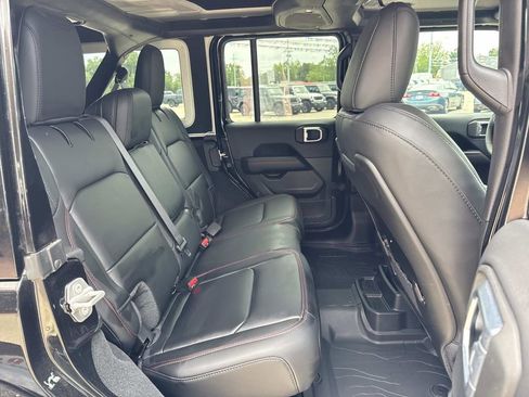 Used 2024 Jeep Wrangler Unlimited Rubicon AWD/4WD image 19