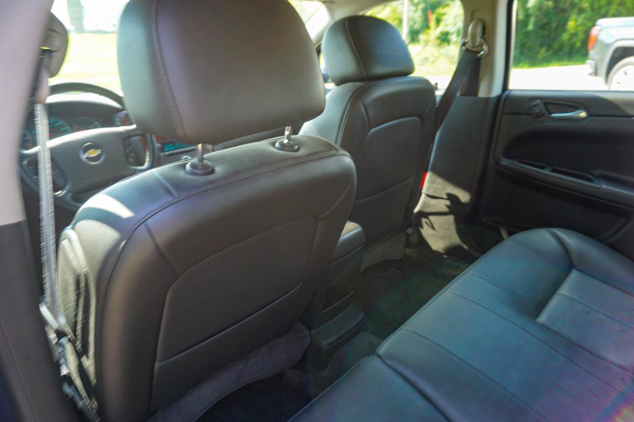 Used 2011 Chevrolet Impala LT w/ Luxury Edition Package FWD image 15