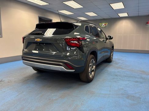 Certified 2025 Chevrolet Trax LT FWD image 2