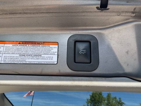 Used 2020 Toyota Sienna XLE Premium w/ Carpet Mat Package FWD image 39