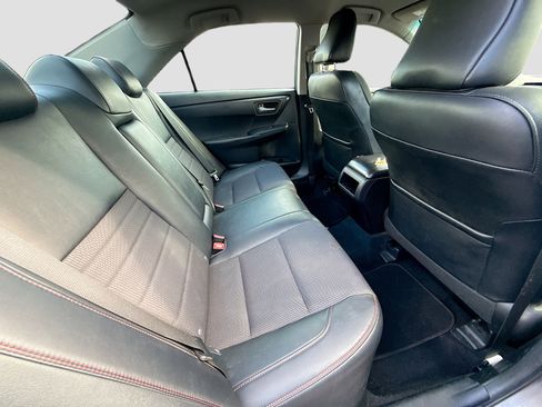 Used 2017 Toyota Camry SE image 25