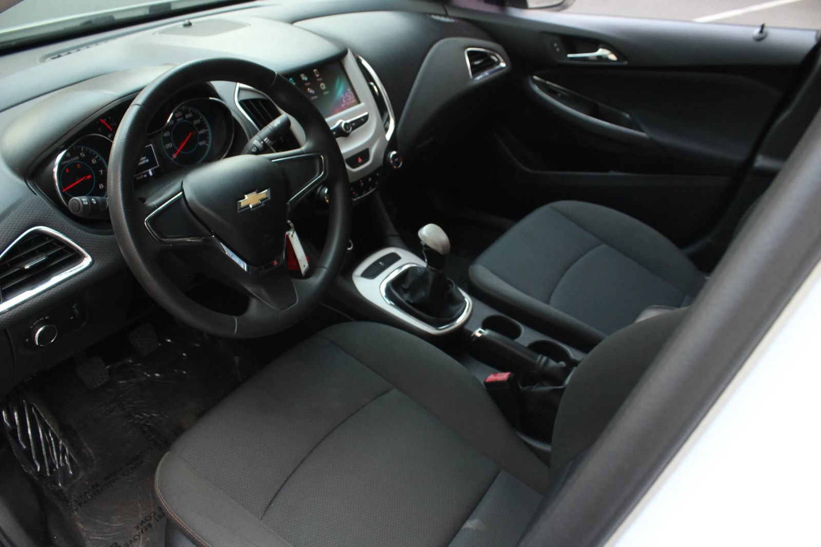 Used 2018 Chevrolet Cruze LS FWD image 12