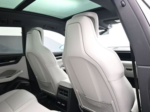 New 2026 Porsche Macan Electric image 7