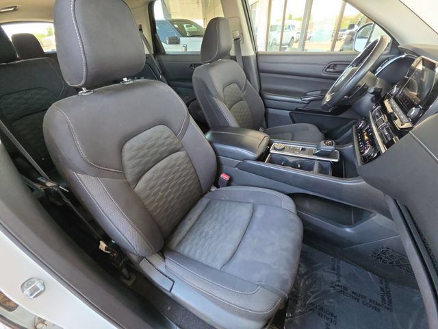 Used 2023 Nissan Pathfinder SV w/ SV Black Package AWD/4WD image 18