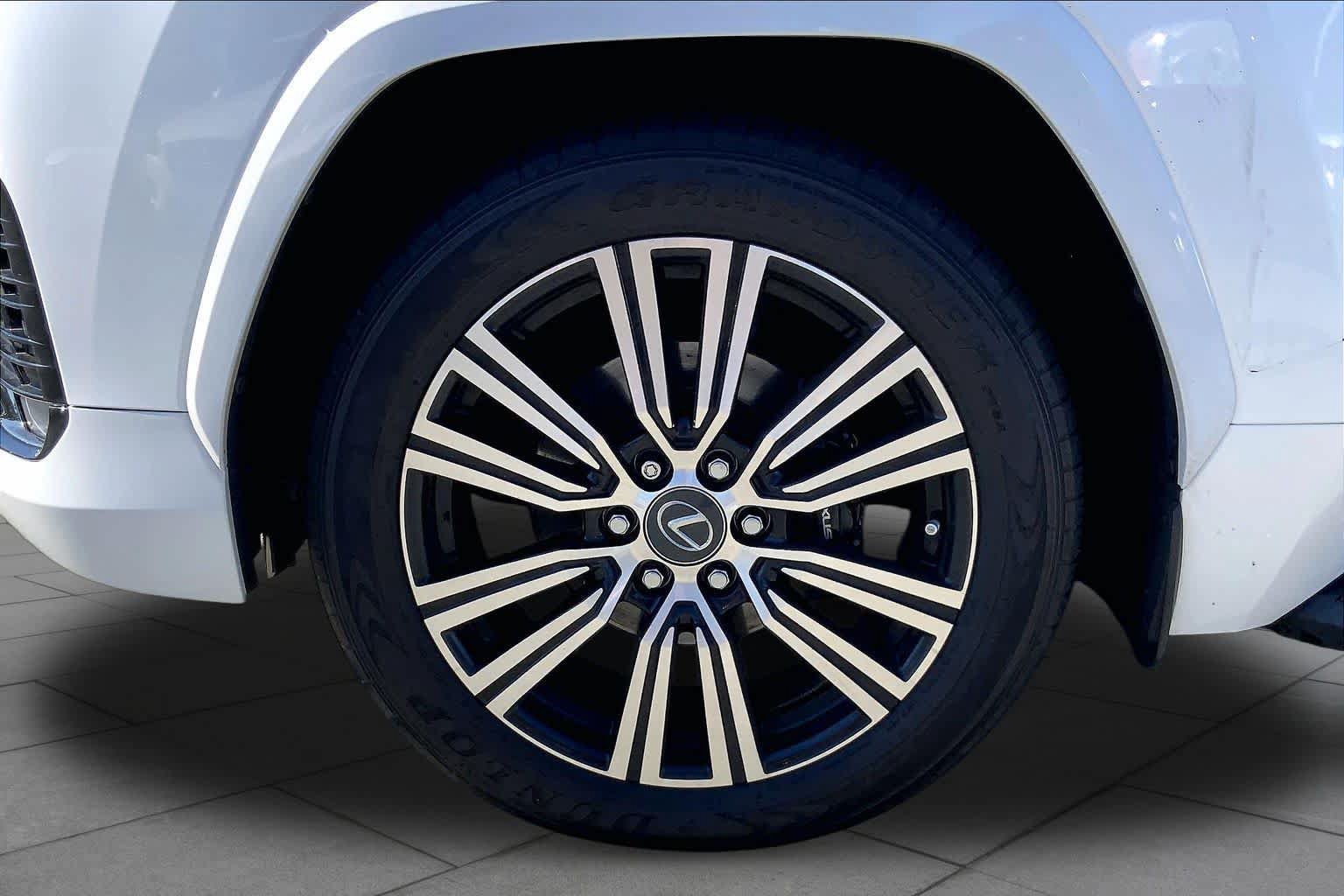 Used 2024 Lexus LX 600 4WD w/ Appearance Package image 10