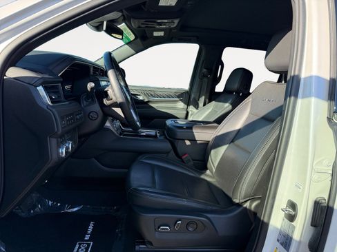 Used 2023 GMC Yukon XL Denali image 10