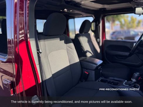 Used 2022 Jeep Gladiator Mojave AWD/4WD image 13