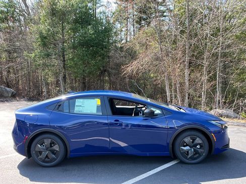 New 2026 Toyota Prius Plug-In Hybrid FWD image 6