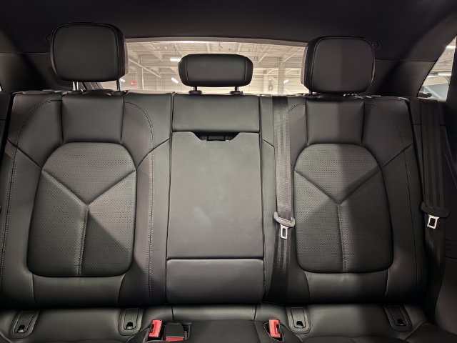 Certified 2026 Porsche Macan AWD/4WD image 27
