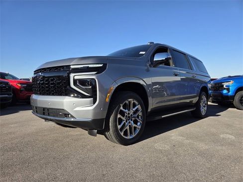 New 2026 Chevrolet Suburban Premier image 2