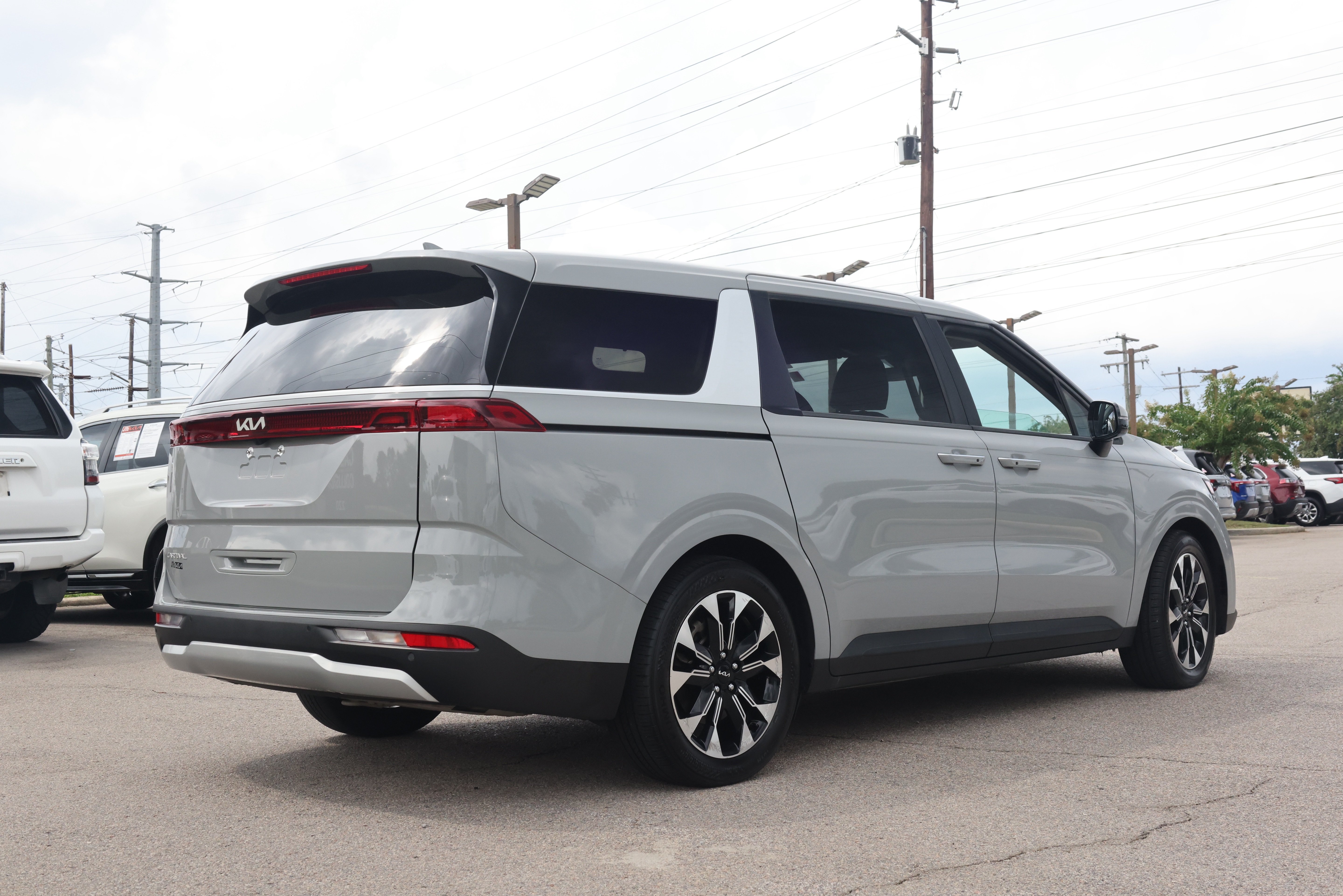 Used 2024 Kia Carnival EX FWD image 5