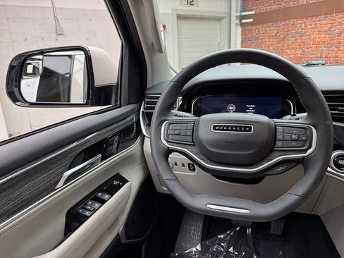 Used 2022 Jeep Wagoneer Series II image 13