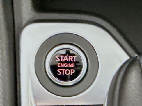 Used 2025 Nissan Sentra SR FWD image 21