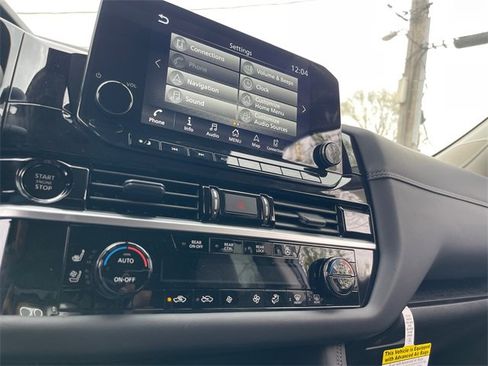 New 2025 Nissan Pathfinder Platinum image 17