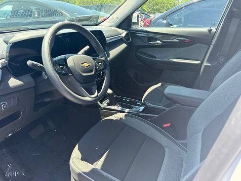Used 2026 Chevrolet TrailBlazer LT FWD image 3
