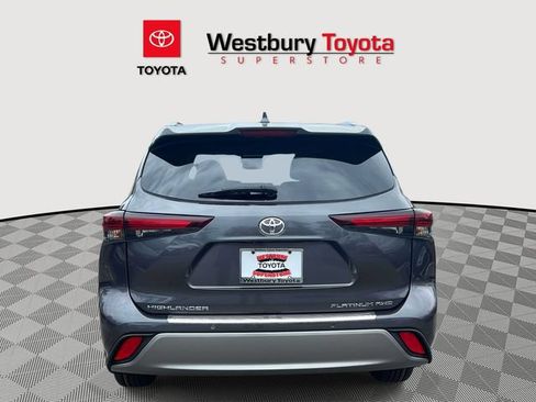 Certified 2024 Toyota Highlander Platinum AWD/4WD image 11
